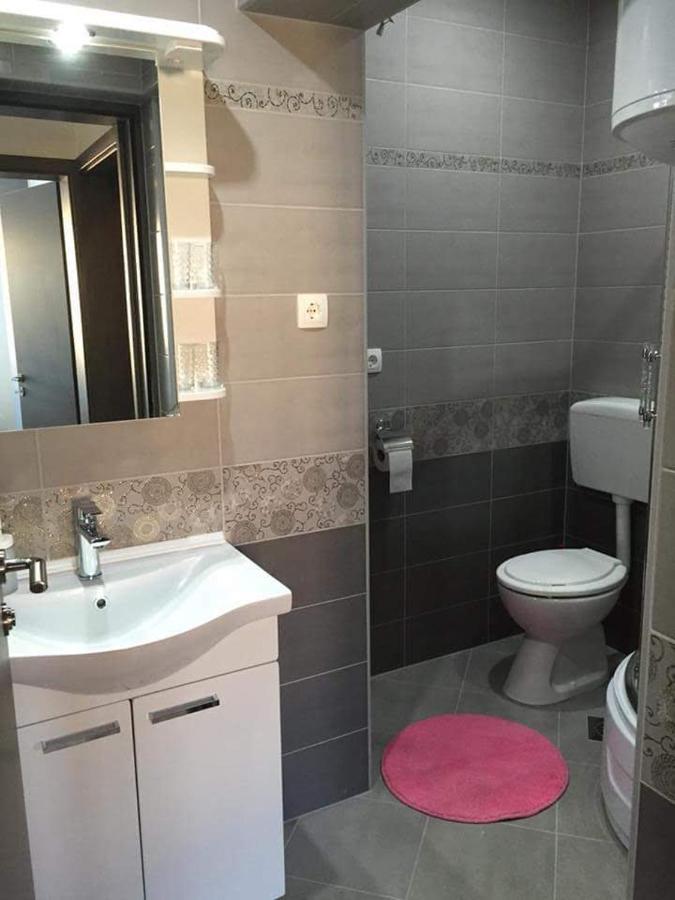 Apartmani Villa Anna Ražanac Kültér fotó