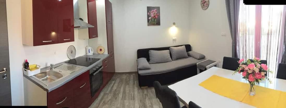 Apartmani Villa Anna Ražanac Kültér fotó