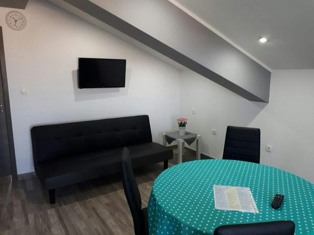 Apartmani Villa Anna Ražanac Kültér fotó