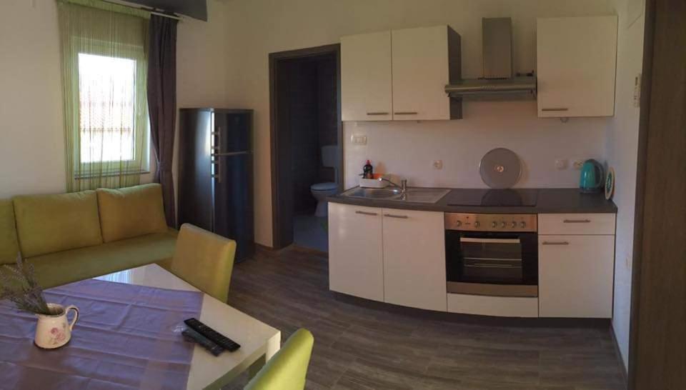 Apartmani Villa Anna Ražanac Kültér fotó