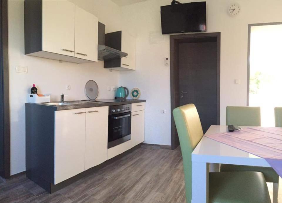 Apartmani Villa Anna Ražanac Kültér fotó